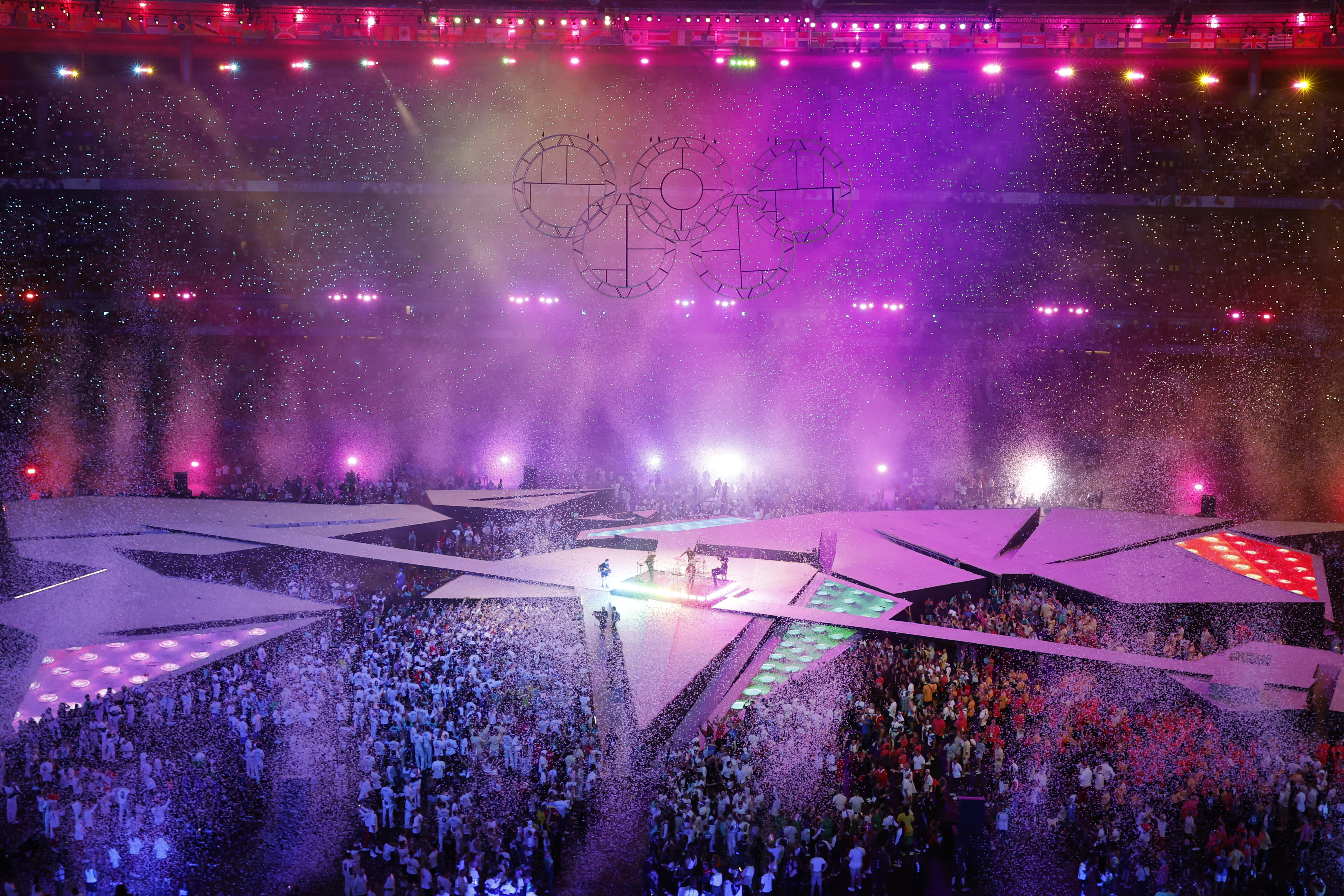 Paris (France), 11/08/2024.- French band Phoenix perform during the Closing Ceremony of the Paris 2024 Olympic Games at the Stade de France Stadium in Paris, France, 11 August 2024. (Francia, Fénix) EFE/EPA/MAST IRHAM