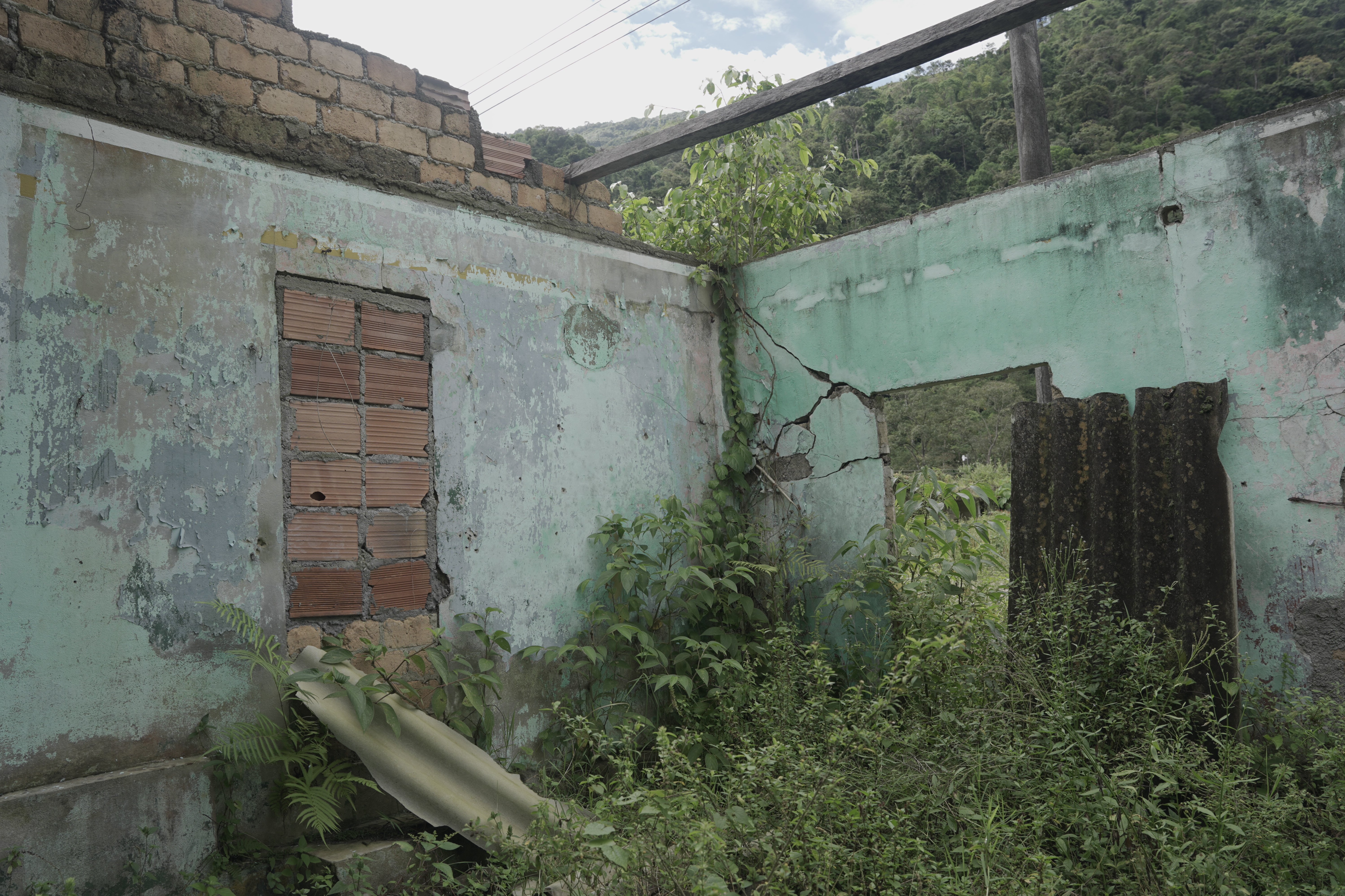 Varias construcciones de Puerto Saldaña se mantienen abandonadas.