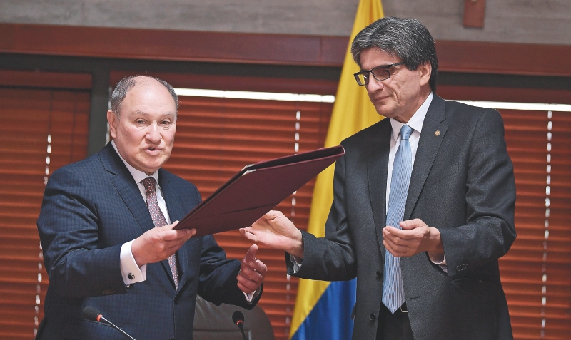 Los magistrados de la Corte Constitucional Alberto Rojas Ríos (izquierda) y Antonio José Lizarazo (derecha), actual presidente de la corporación.