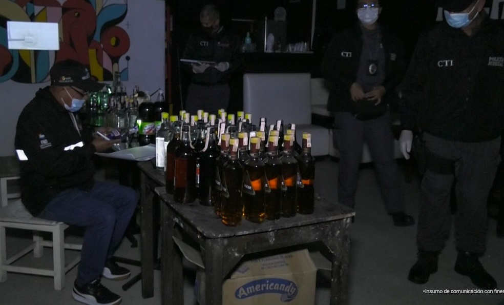 Capturados integrantes de banda que comercializaba licor adulterado en el centro del país