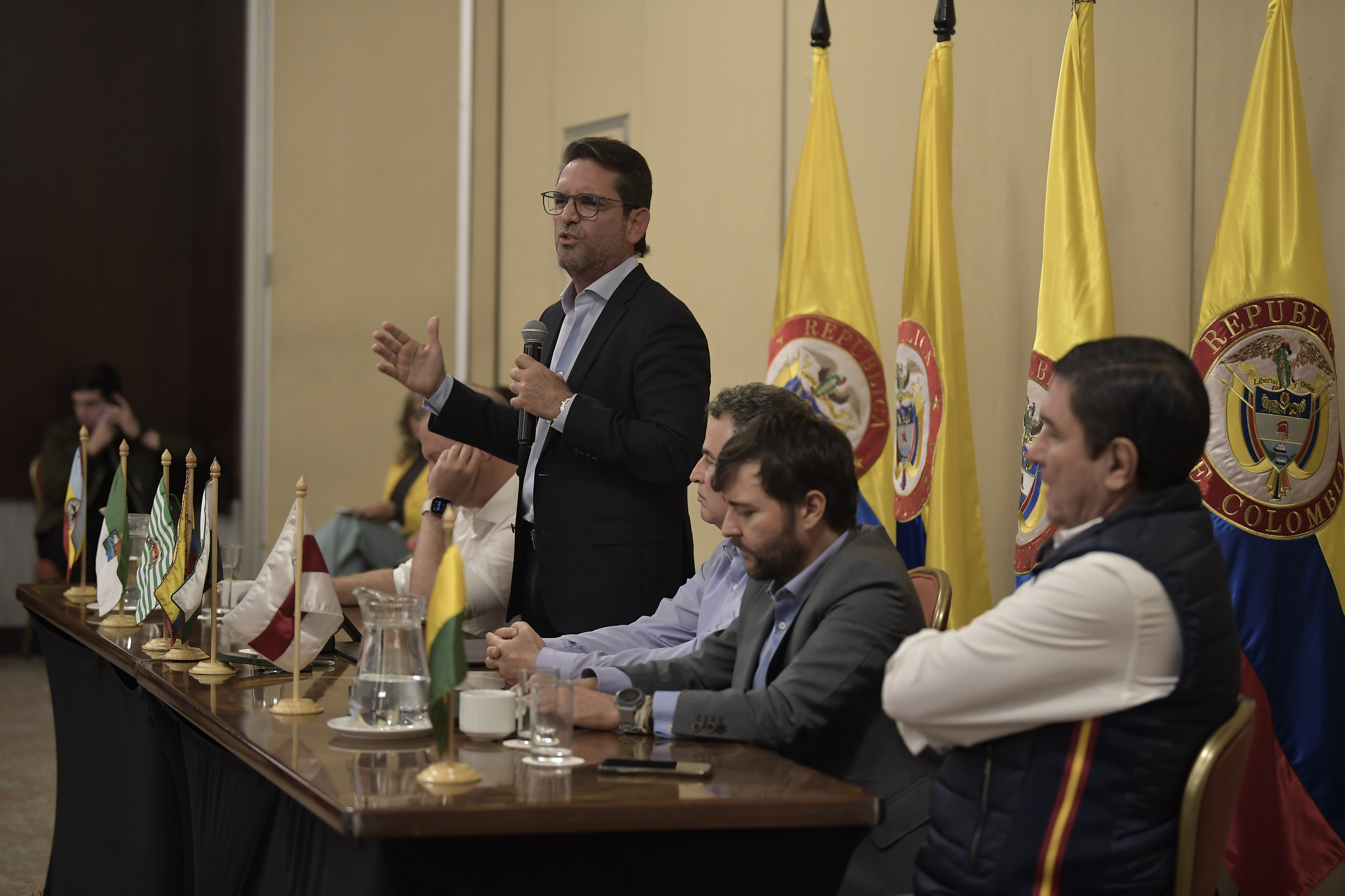 Exgobernadores y exalcaldes inscribieron su comité y buscan firmas para elecciones