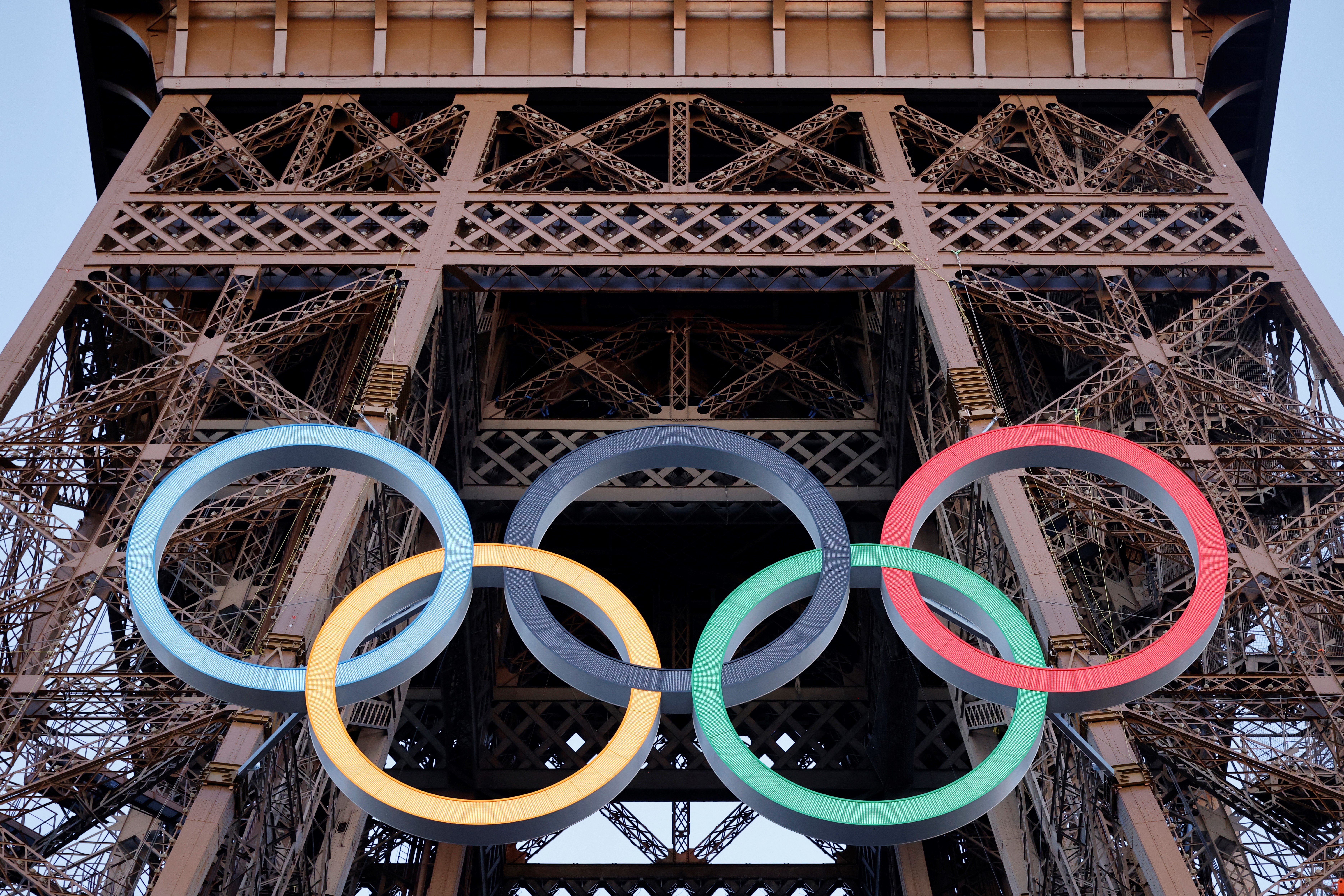 Los anillos olímpicos permanecerán en la Torre Eiffel al menos hasta 2028