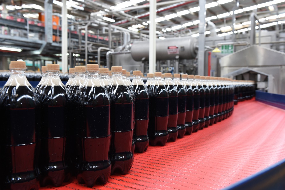  “No aceptamos el impuesto a las bebidas azucaradas”, dijo Hernando J. Padauí, presidente de la Comisión Tercera.  / Bloomberg