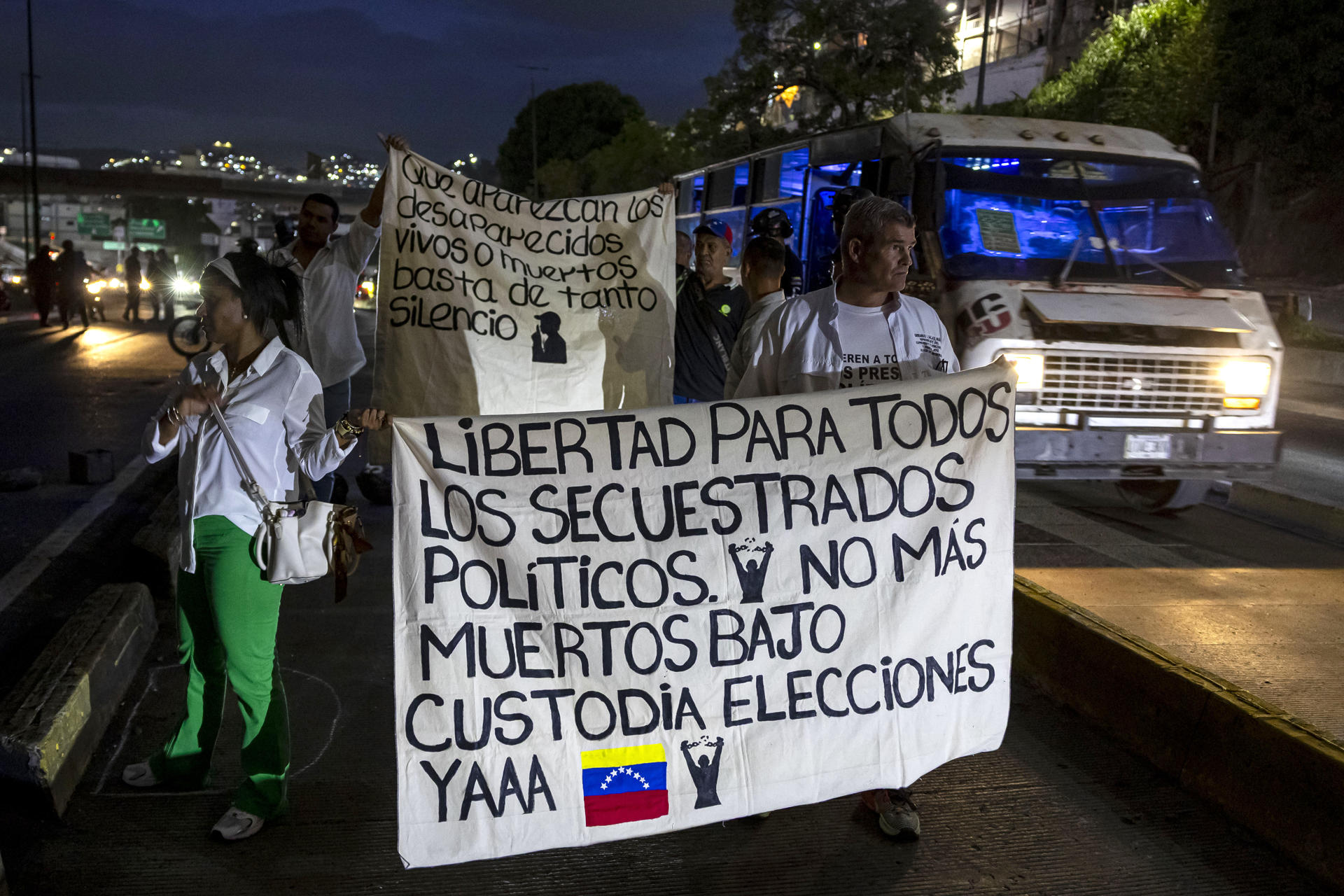 Venezuela anuncia la excarcelación de 131 presos políticos tras inicio de diálogos