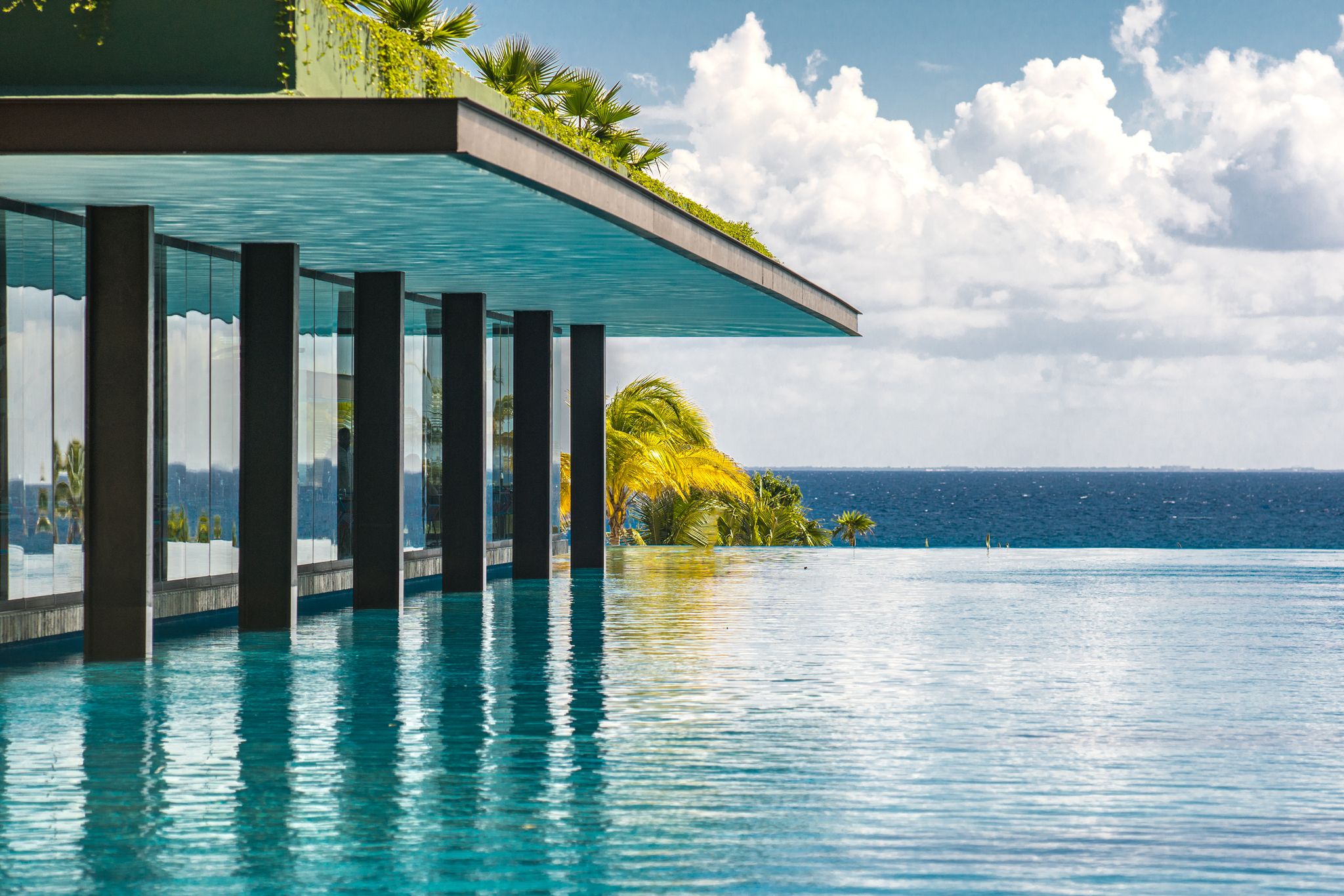 El nuevo miembro de la colección Legend de Preferred Hotels & Resorts, el grupo de hoteles de lujo independientes más grande del mundo,  La Casa de La Playa atrae a los huéspedes a un mundo de tranquilidad junto al mar.