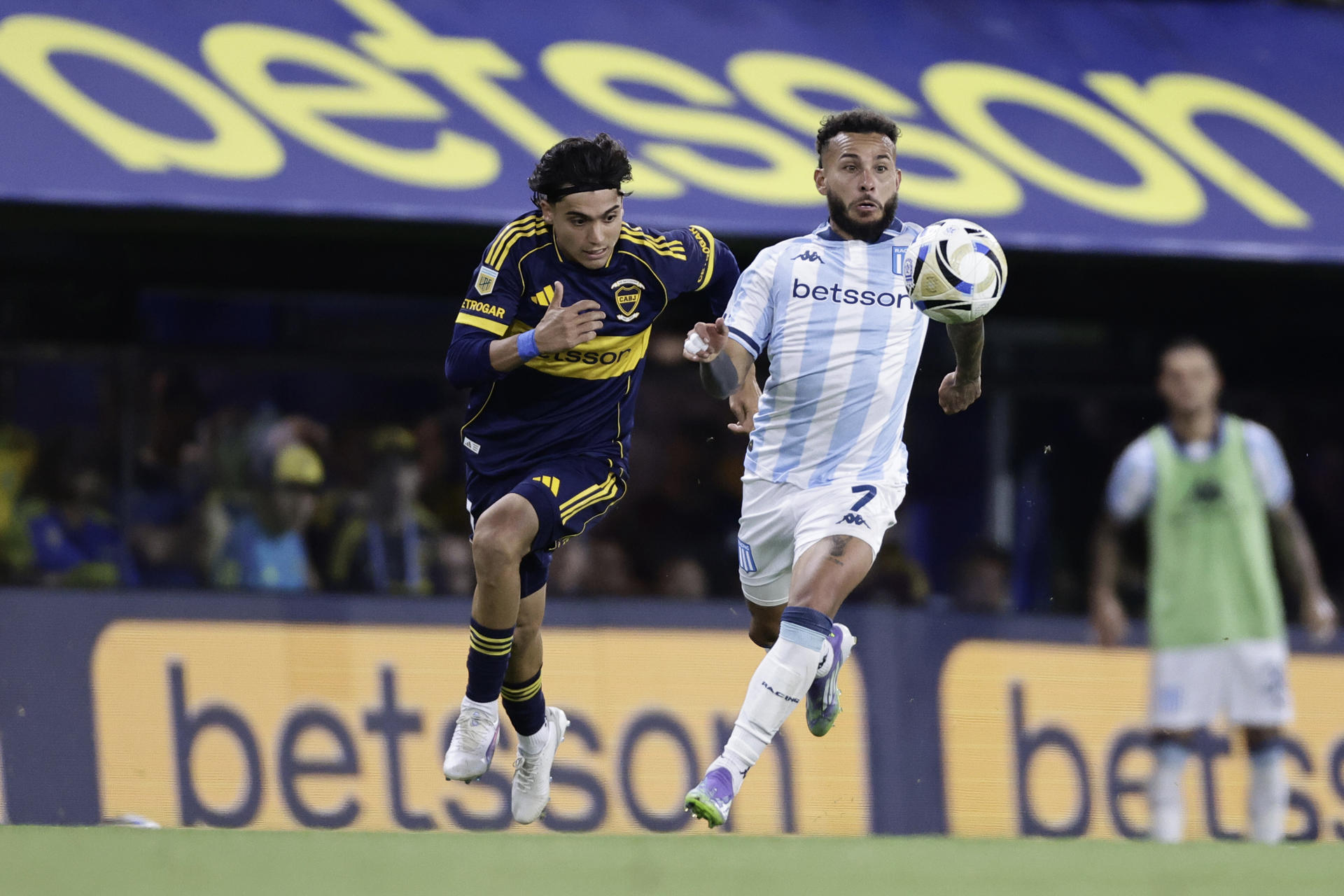Con Duván Vergara, Racing venció a Boca y buscará el título de la Liga en Argentina