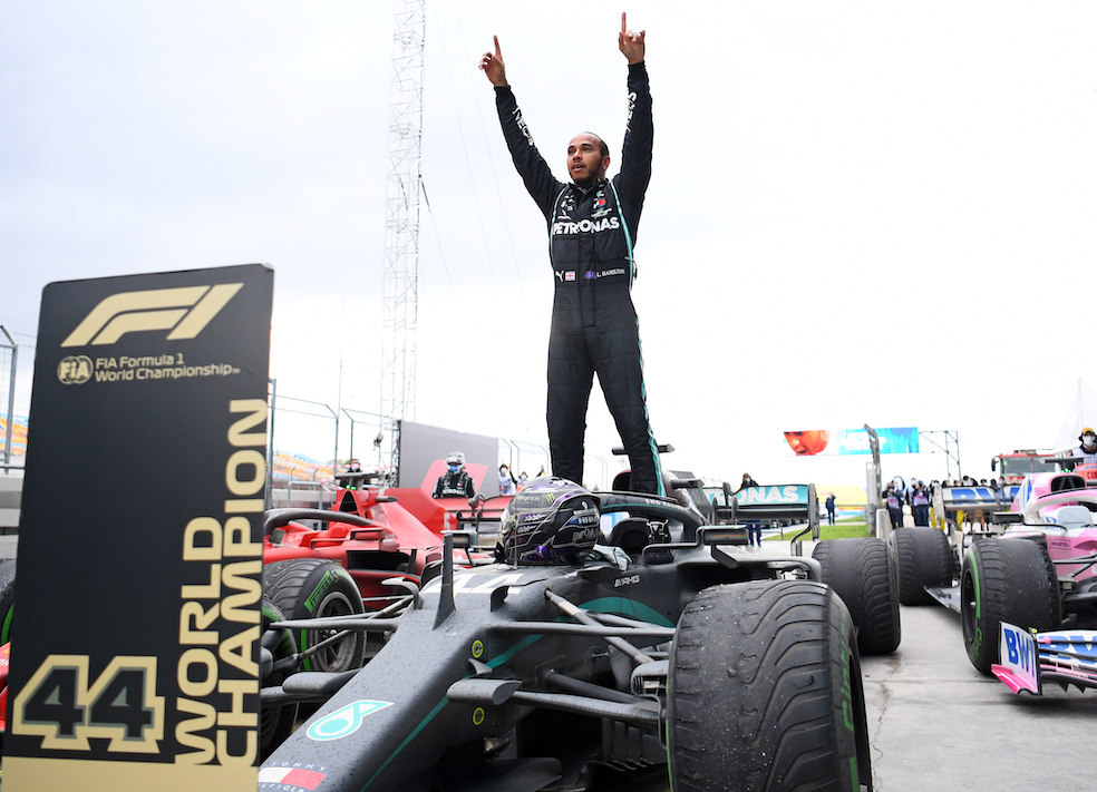 Hamilton vuelve a las pistas en Abu Dabi y se cruza con Mick Schumacher