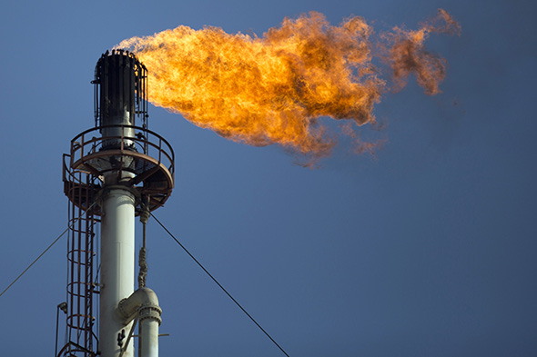 Petróleo vuelve a subir por rumores de que Irán apoyaría maniobra de la OPEP