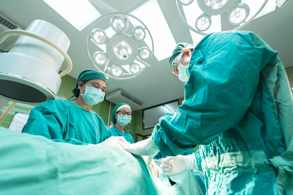 Las mujeres sobreviven más a un ataque cardíaco si las tratan doctoras