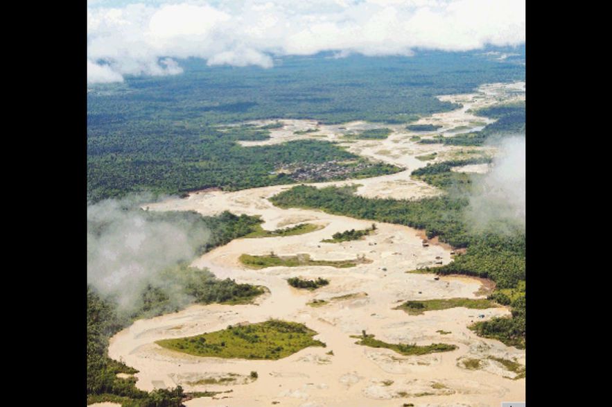 Rescataron a dos niños arrastrados por el río Atrato, en Antioquia