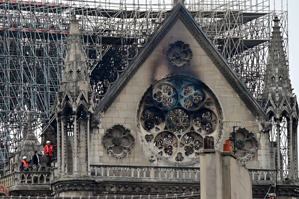Reanudan reconstrucción de la catedral de Notre Dame en París