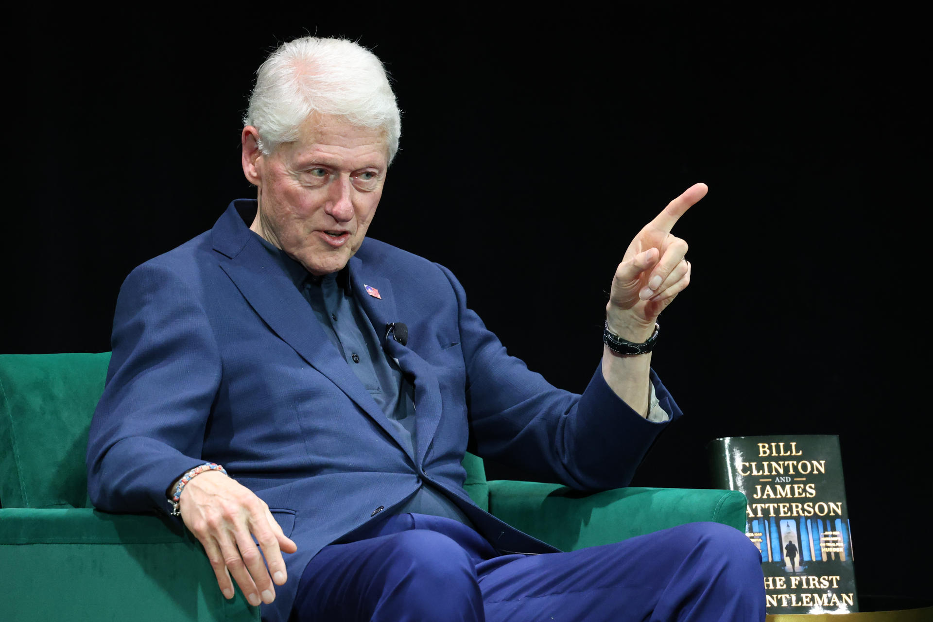 Trump da vuelta a la polémica: pedirá investigar lazos entre Bill Clinton y Epstein