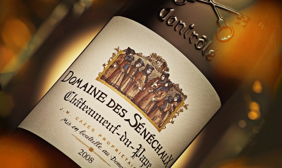 En el sur, la elaboración de tintos y blancos se basa en el concepto de mezcla. Châteauneuf-du-Pape, por ejemplo, utiliza unos trece cepajes, incluidos algunos blancos.