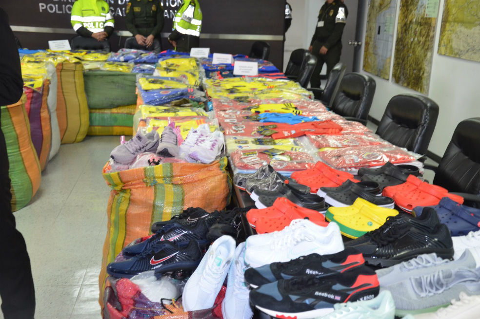 Decomisan mercancía ilegal en centro comercial de Riohacha
