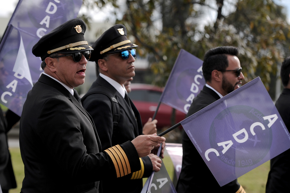 Pilotos de Avianca siguen en huelga, a pesar de ultimátum de la compañía