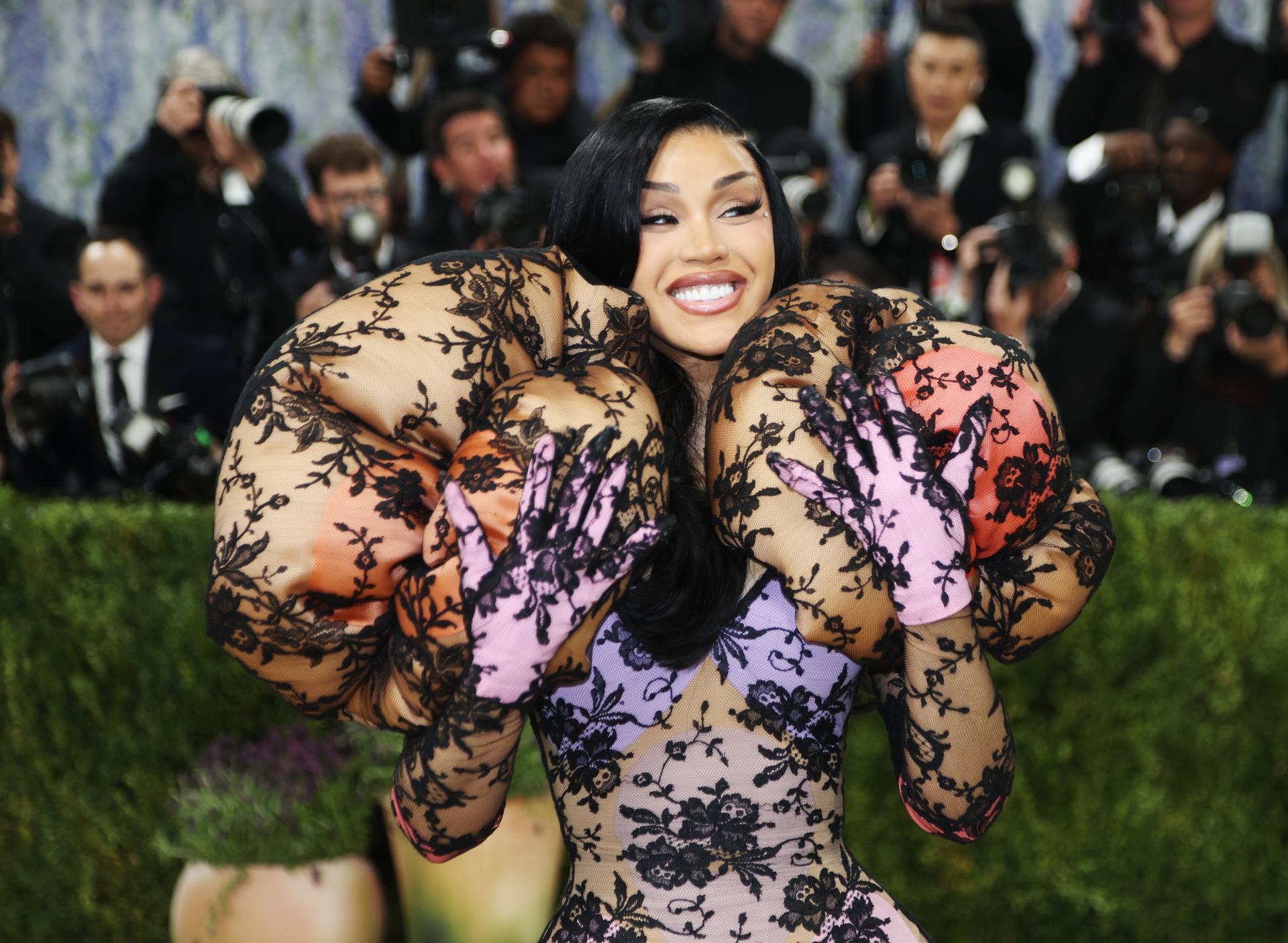 NEW YORK (United States), 05/05/2026.- American rapper Cardi B poses on the red carpet for the 2026 Met Gala, the annual benefit for the Metropolitan Museum of Art's Costume Institute, in New York, New York, USA, 04 May 2026. The event coincides with the Met Costume Institute's spring 2026 exhibition ‘Costume Art’ which will be on view from 10 May 2026 through 10 January 2027. (Nueva York) EFE/EPA/SARAH YENESEL