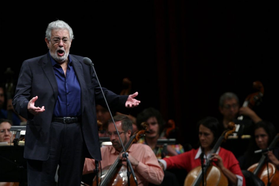 Plácido Domingo se recupera de cirugía y ensaya para su concierto en México