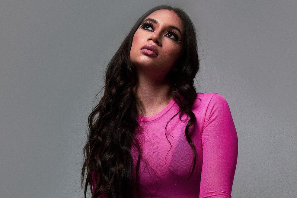 “Otra Navidad” el nuevo sencillo de la cantante colombiana Aleja Clark