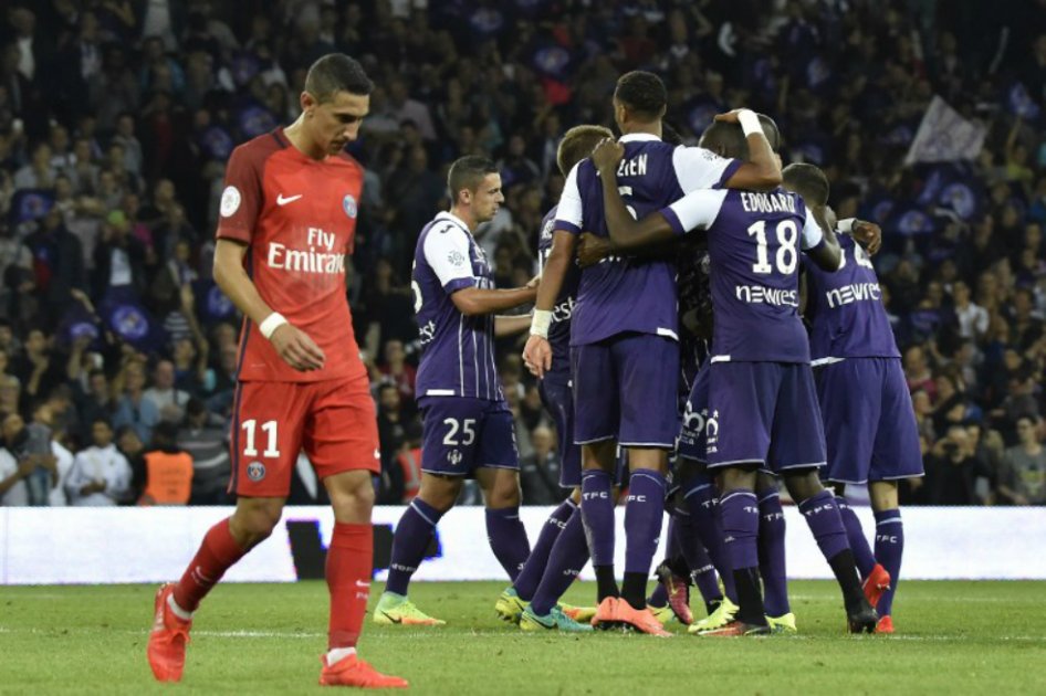 París Saint Germain jugó con diez casi todo el partido y perdió 2-0 ante el Toulouse