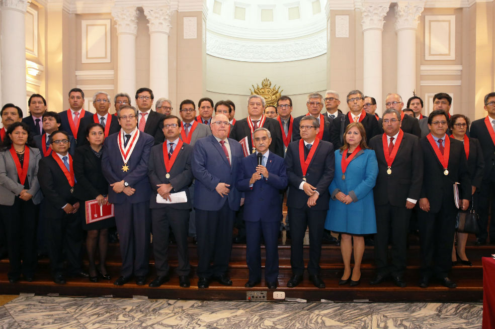 Crece crisis judicial de Perú: renuncian dos presidentes de Cortes