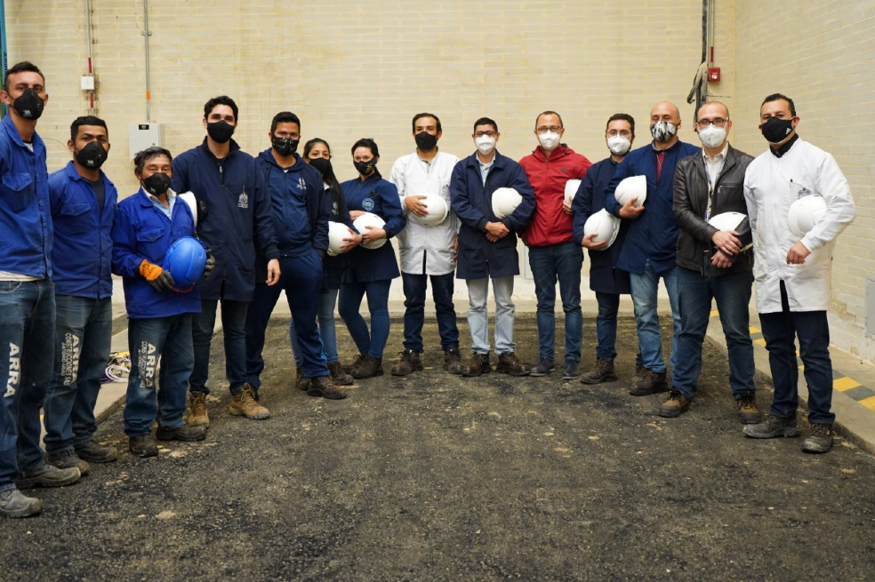 Expertos en ingeniería experimentan con un tipo de pavimento más resistente y durable.
