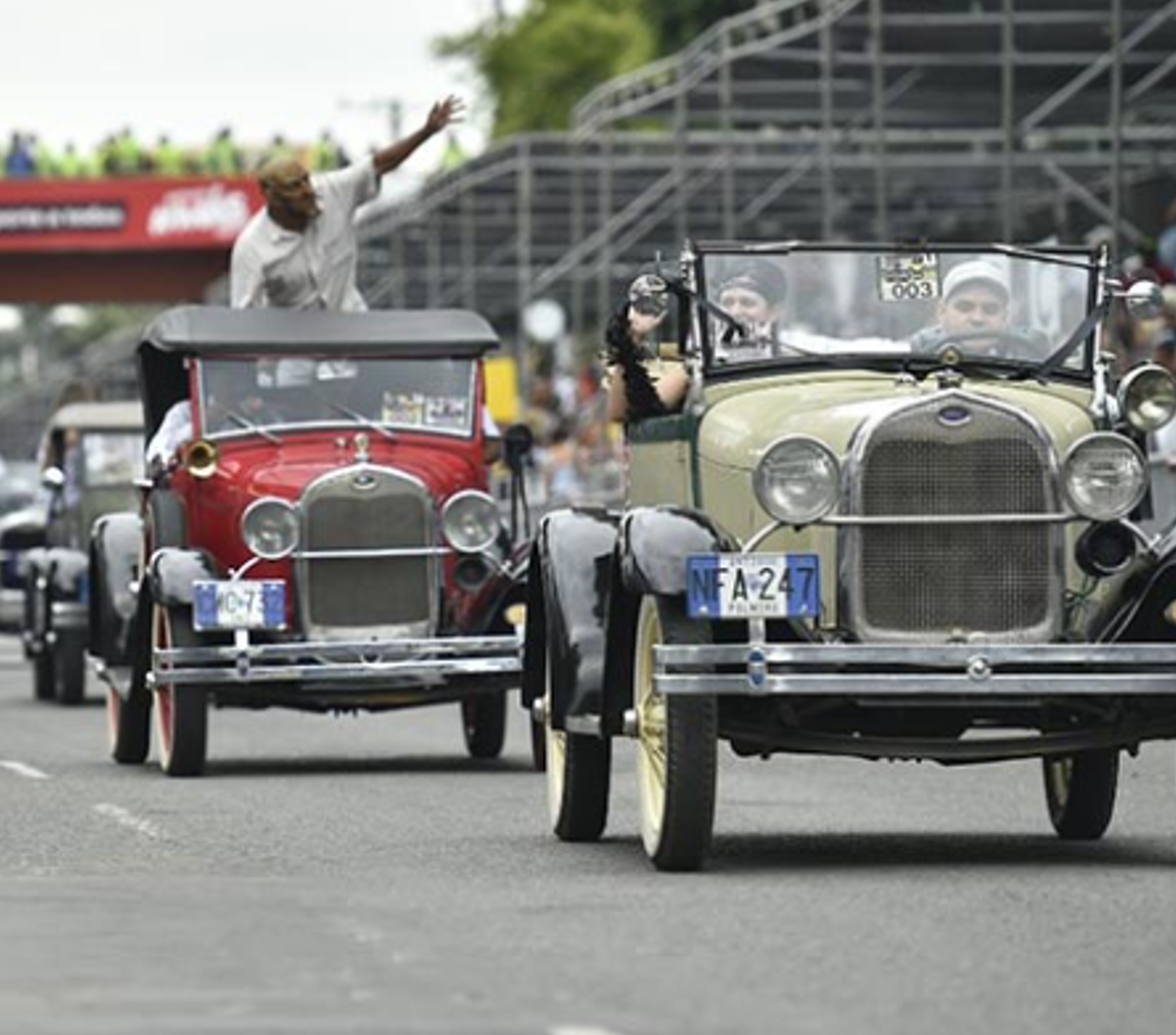 Desfile de autos antiguos en Medellín 2024: recorrido, horarios y vías