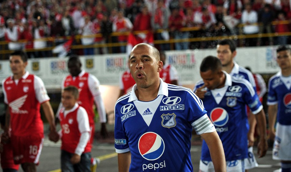 Mayer Candelo defraudado por la derrota, expulsión y amenazas del árbitro