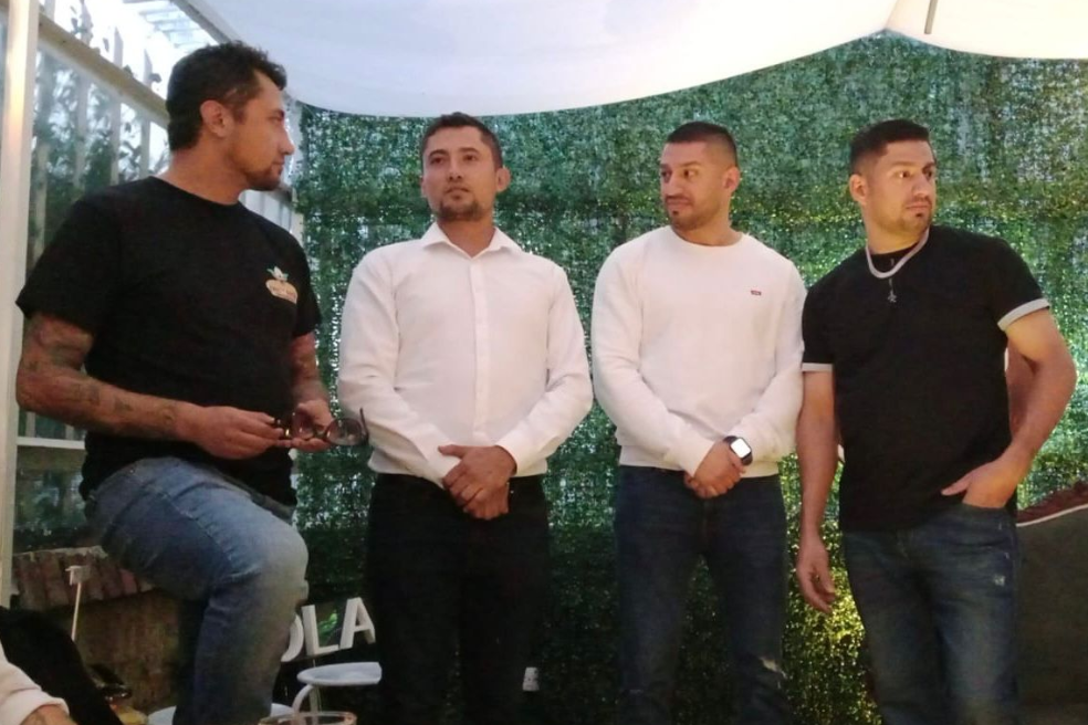 De izquierda a derecha: William Cañas Velasco, Jorge Enrique Bernal Castro, Carlos Alberto Bernal Castro y Wilber Cañas Velasco, los hermanos gemelos separados por error en Bogotá, en 1988.
