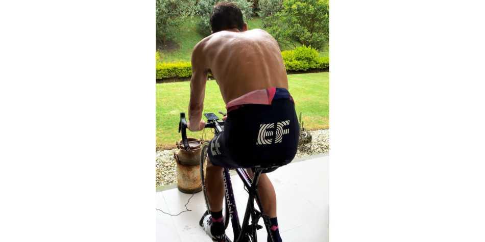 Rigoberto Urán se montó de nuevo a la bicicleta después de la operación de clavícula