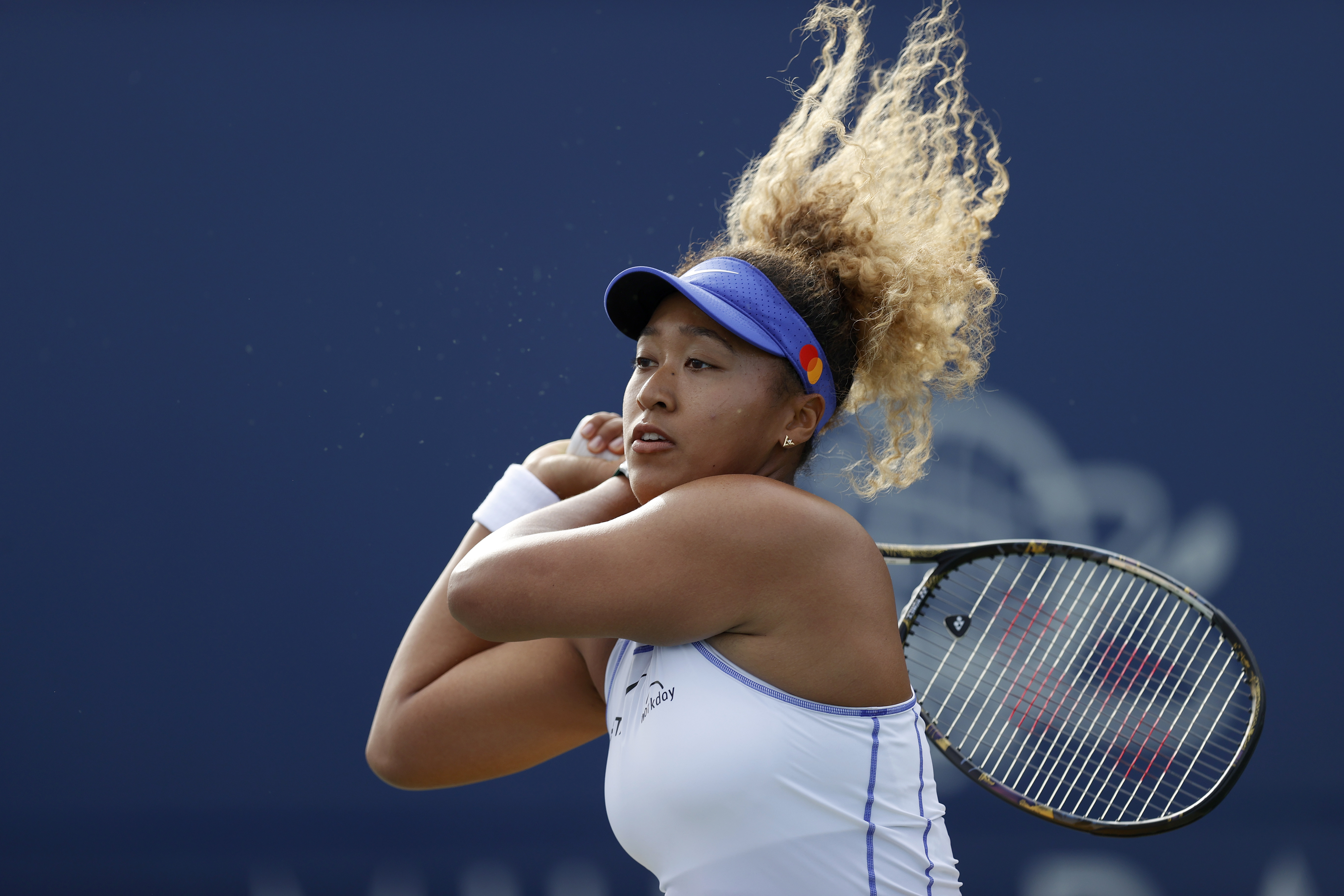 San Jose (United States), 02/08/2022.- Naomi Osaka of Japan in action against Qinwen Zheng of China, during their match at the women's Mubadala Silicon Valley Classic tennis tournament, at San Jose State University, in San Jose, California, USA, 02 August 2022. (Tenis, Japón, Estados Unidos) EFE/EPA/JOHN G. MABANGLO