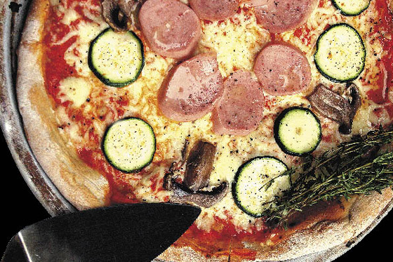 Pizza con salsa de pimentón