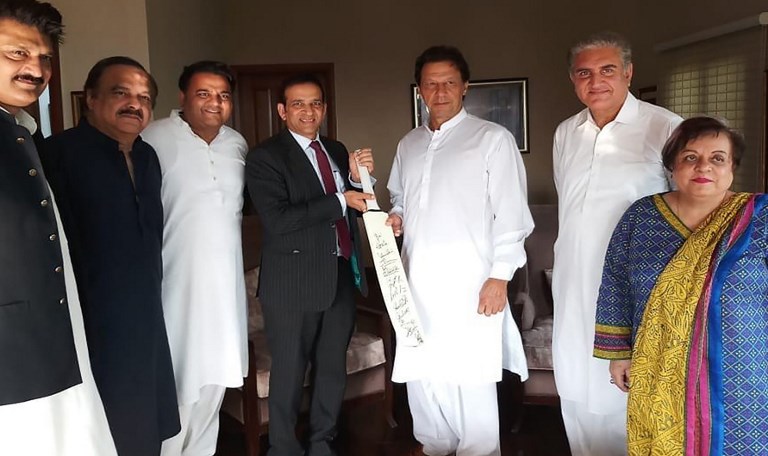 Un exjugador de criquet es elegido primer ministro de Pakistán