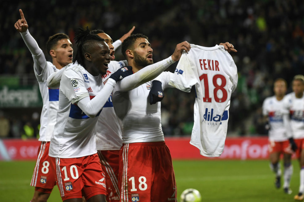 Polémica celebración de Fekir provocó invasión del campo en Francia