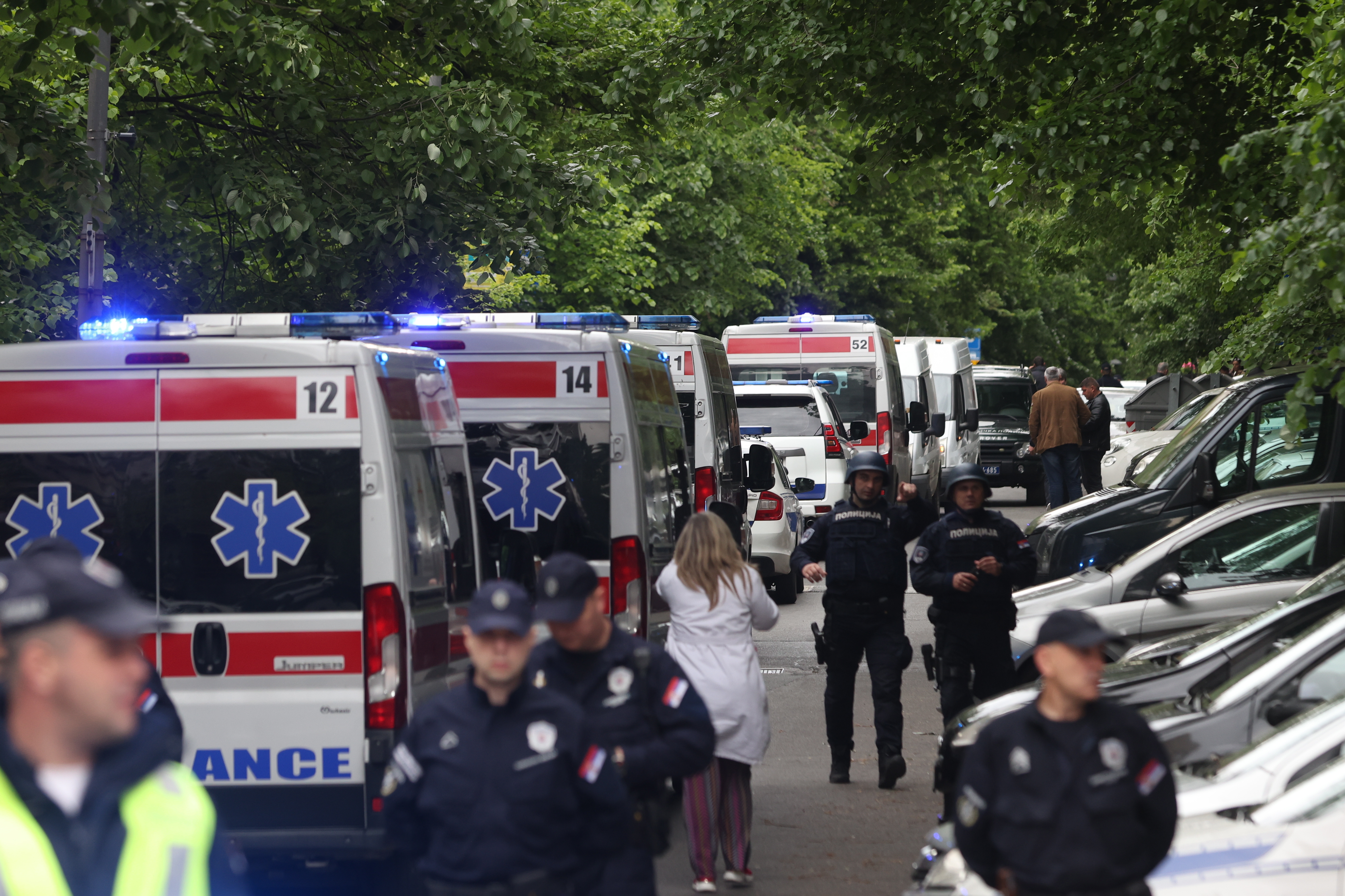 Belgrado: ocho niños y un adulto, víctimas mortales en tiroteo escolar