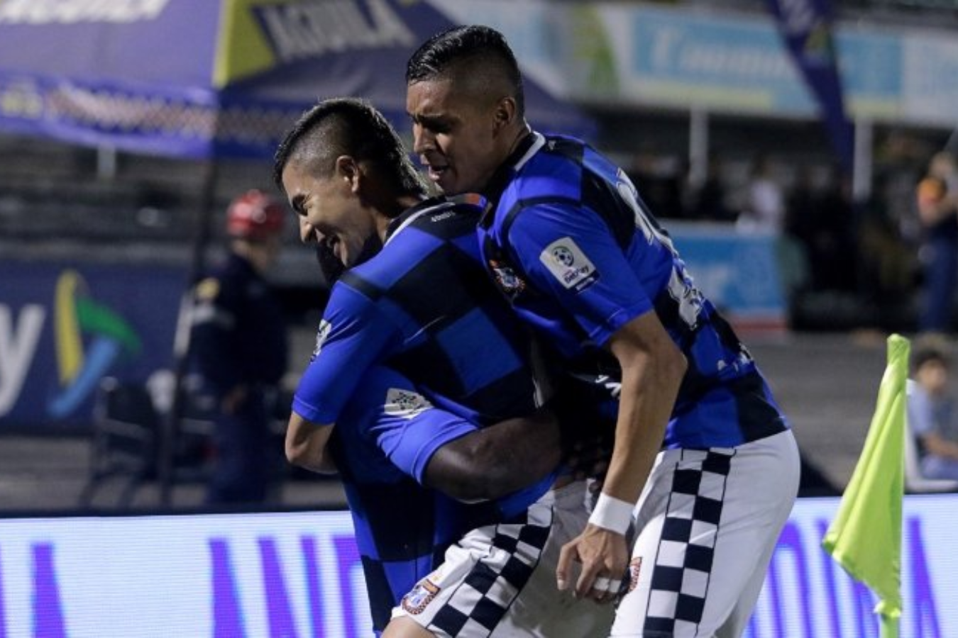 Boyacá Chicó venció 2-0 a Huila y se acerca a la Primera División