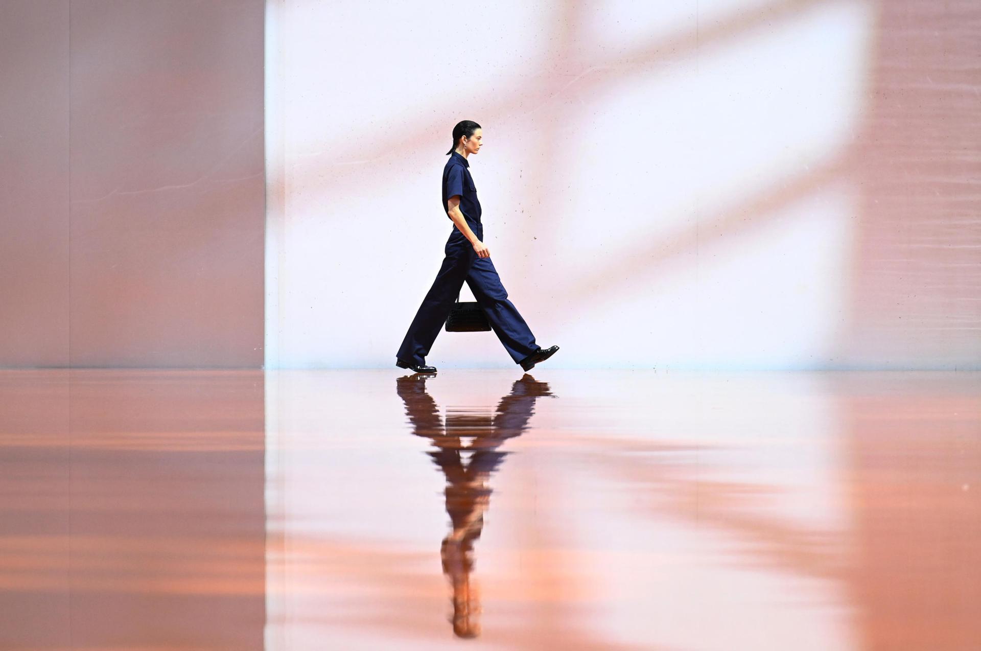 Mezcla de estilos en Prada y colores alegres en Fendi en Milan Fashion Week