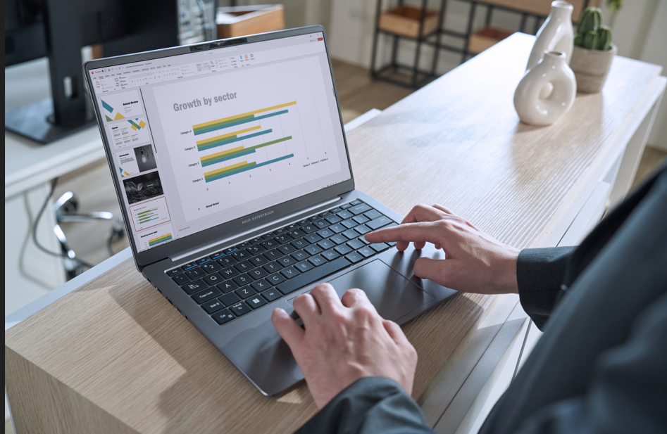 ExpertBook P5, edición 2026, de Asus para trabajar desde casa,