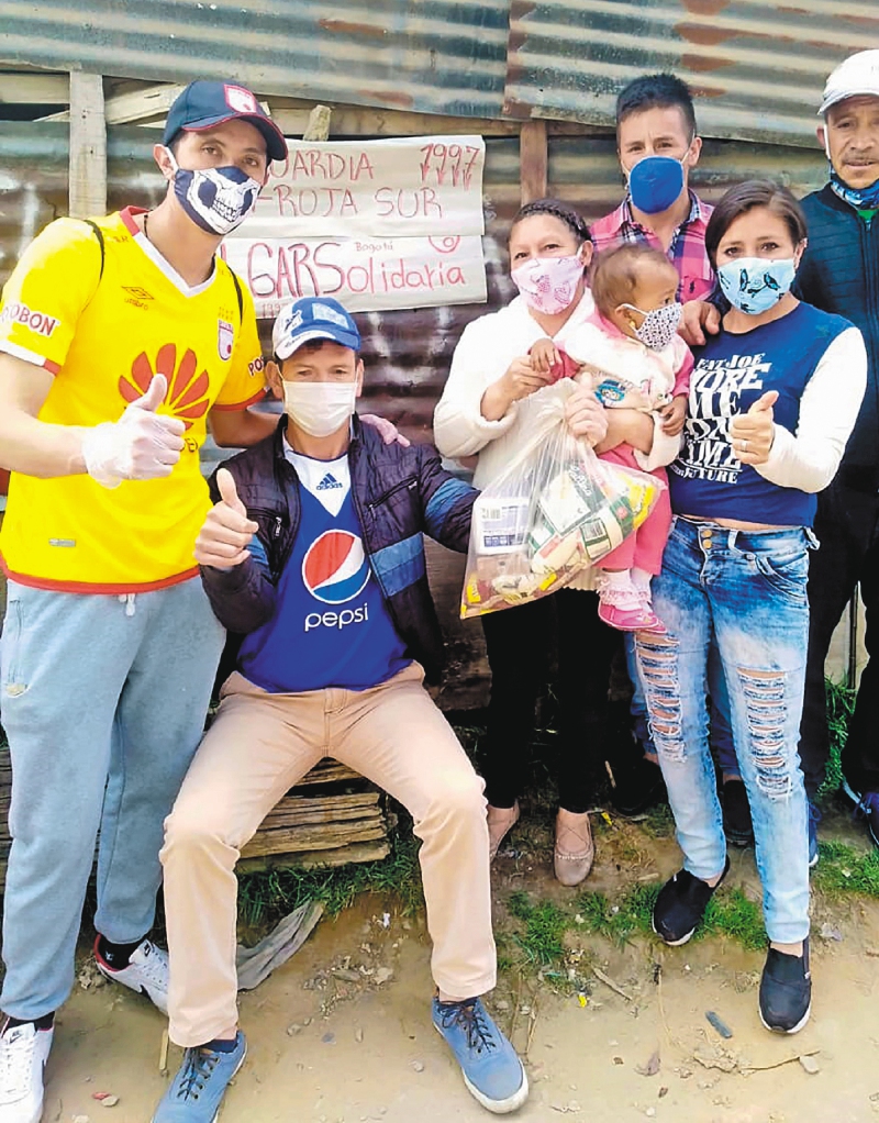 El canto solidario de las barras en Colombia