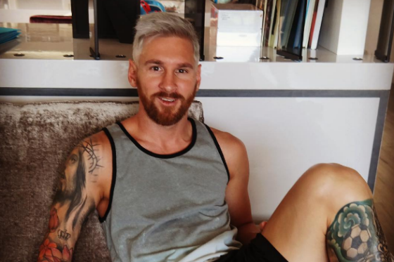 El argentino Lionel Messi posando con su nuevo look. / Instagram: antoroccuzzo88