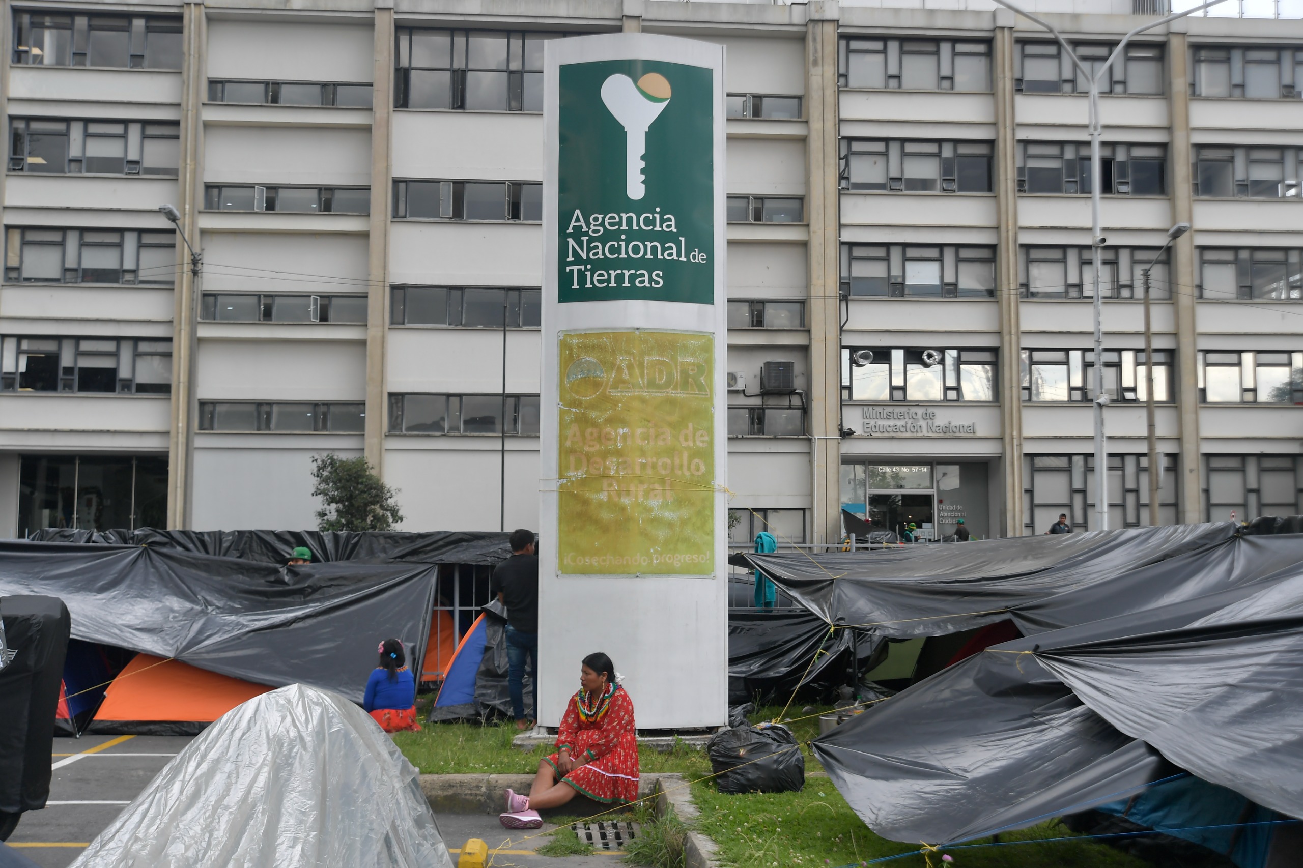Minga Embera se instala en Bogotá, en medio de la tensión Petro/Galán