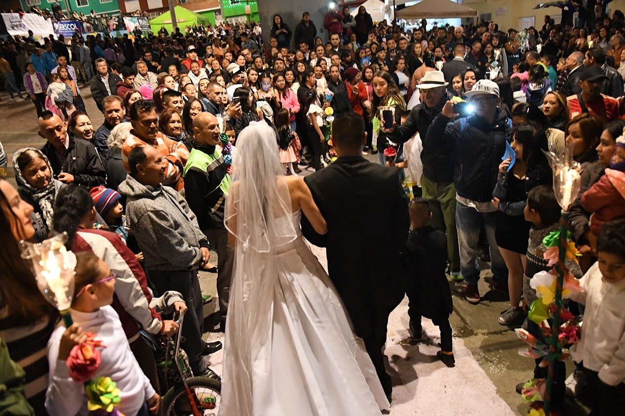 59 parejas se juraron amor eterno en el Transmicable