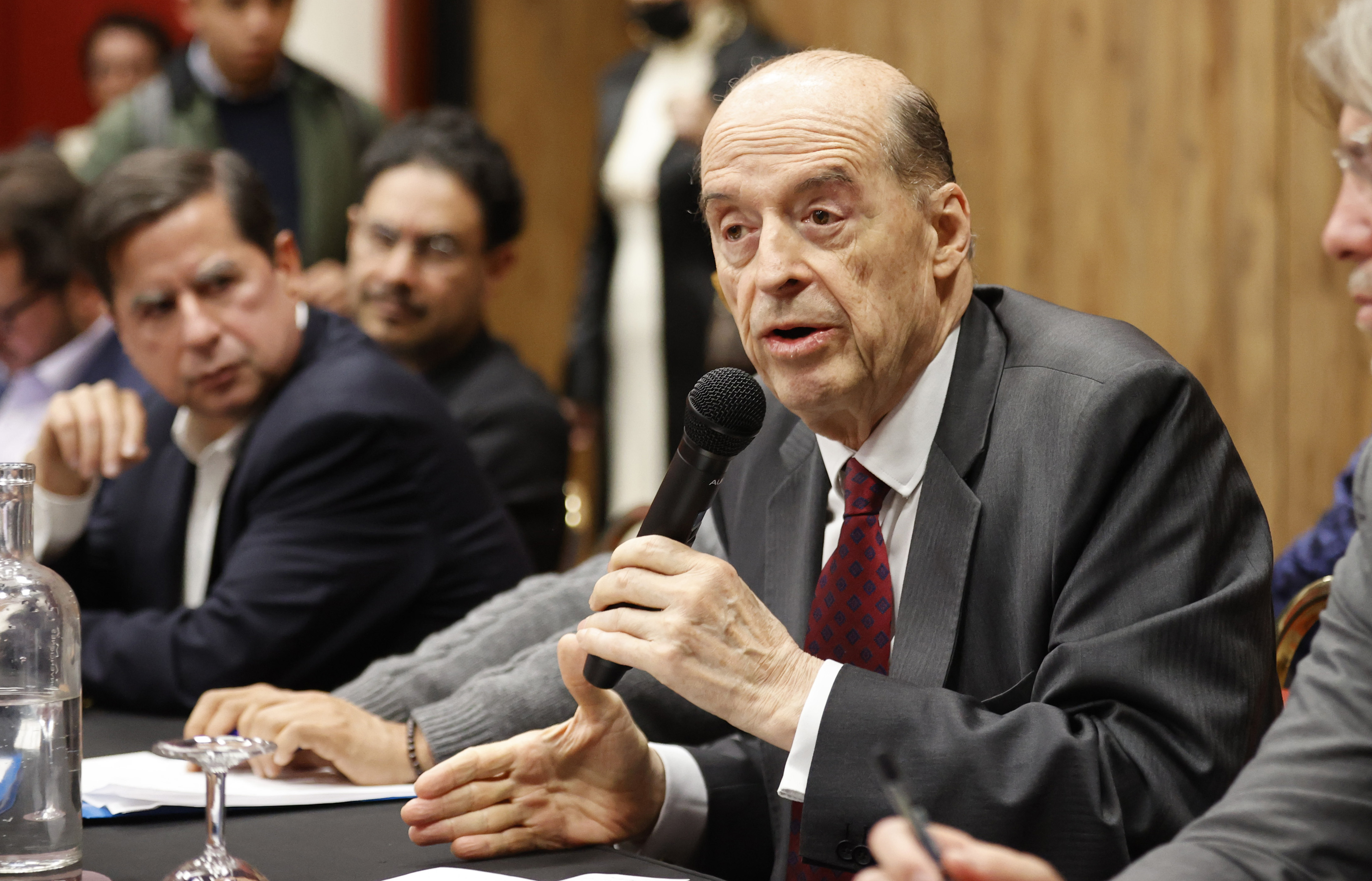 “De ninguna manera estamos con Daniel Ortega”: canciller Álvaro Leyva