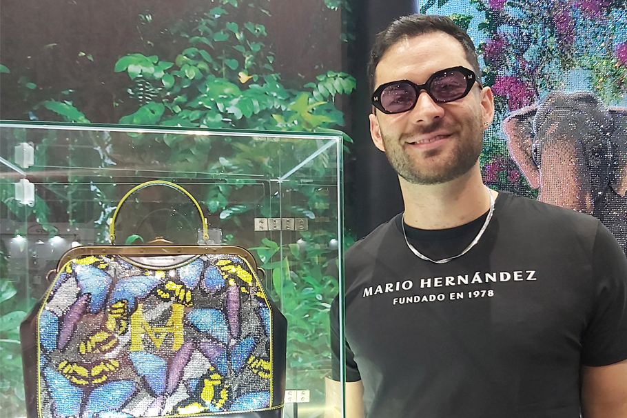 Mario Hernández y Mr. Bling se unieron para crear una cartera de lujo
