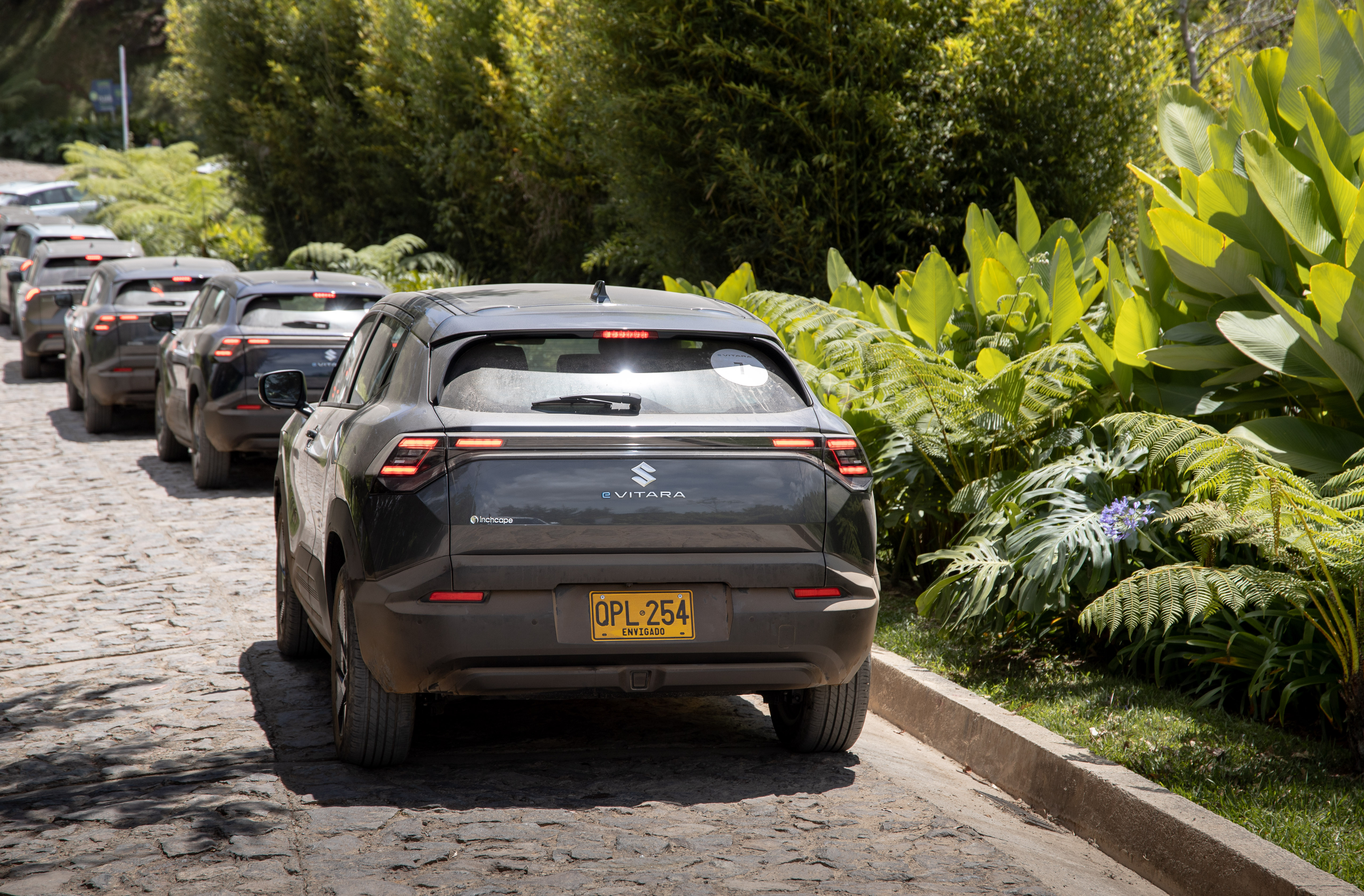 Cuenta con una batería de 61 kWh y una autonomía cercana a los 400 kilómetros bajo ciclo WLTP.