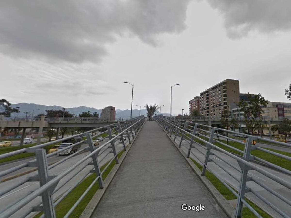 Editores de RTVC fueron víctimas de hurto en puente peatonal: uno fue herido