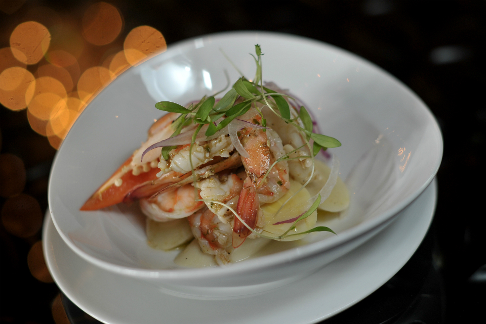 Cómo preparar unos langostinos acevichados con palmitos frescos del Putumayo