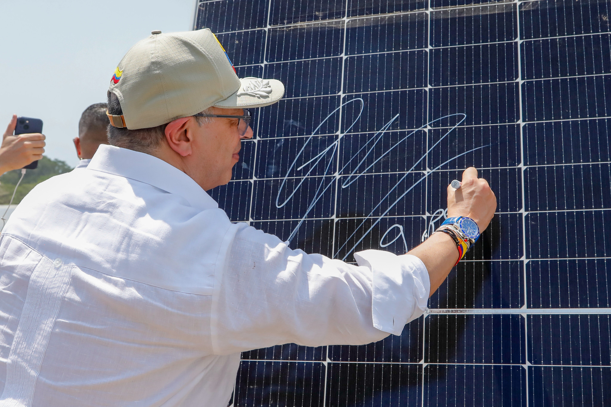 Esta es la propuesta del presidente Petro para reducir tarifas de energía en 2025