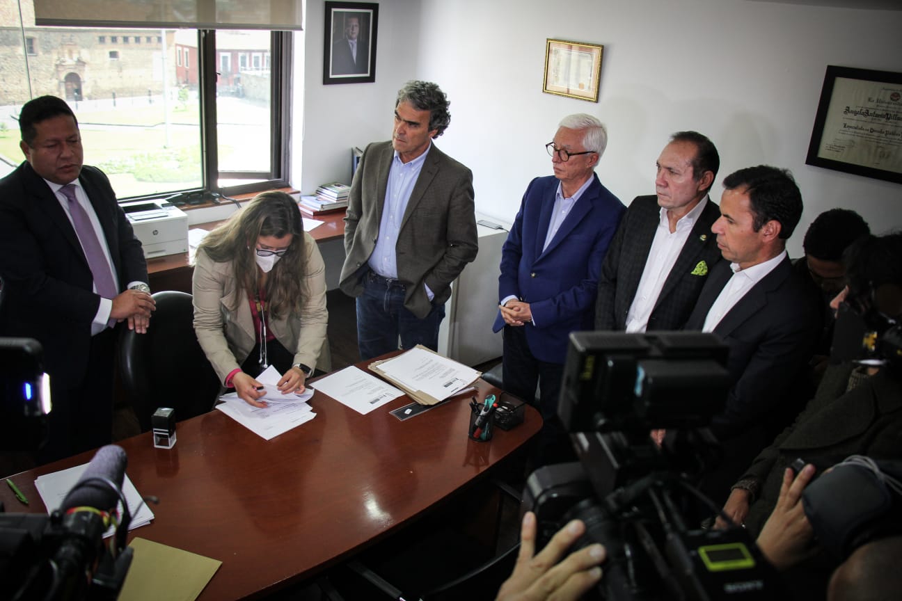 Sergio Fajardo denuncia al presidente Duque por prevaricato por acción