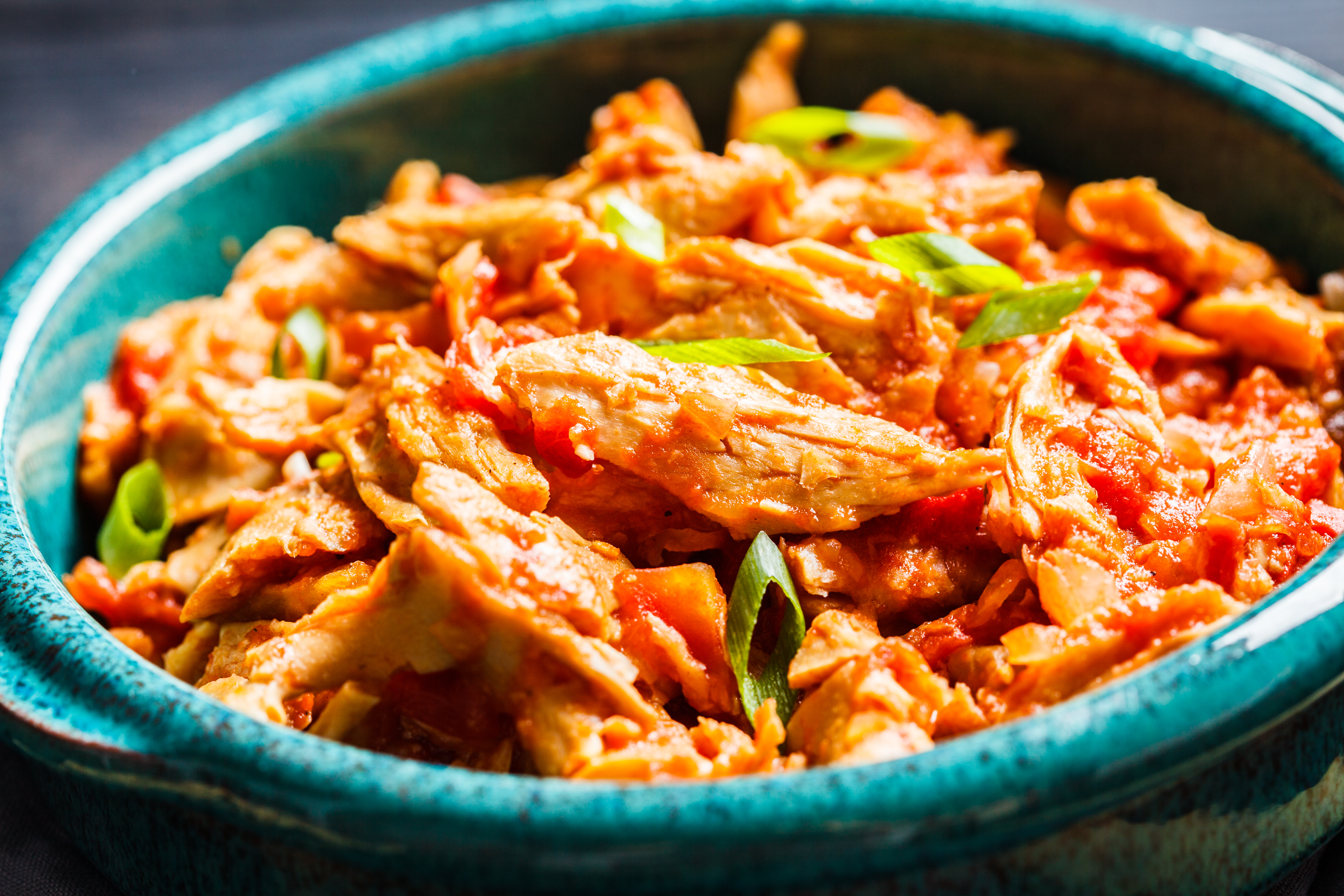 Almuerzo nutritivo para llevar al trabajo: pollo cremoso y papitas criollas en “air fryer”