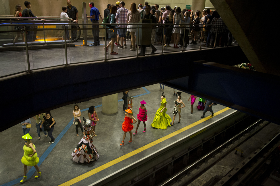 Modelos negras conquistan las pasarelas de Brasil